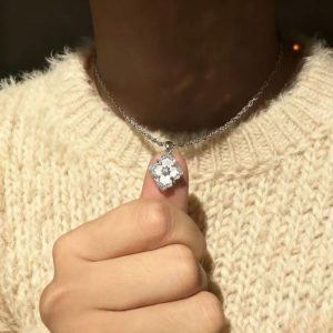 Alternative view of Dây chuyền Clover