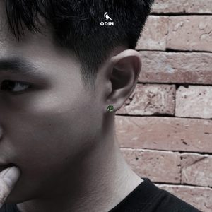 Alternative view of Khuyên Bạc Ice-out Đá Moissanite Màu Xanh Lục Bảo | Mạ Bạch Kim/Vàng 18K (Tùy Chọn)